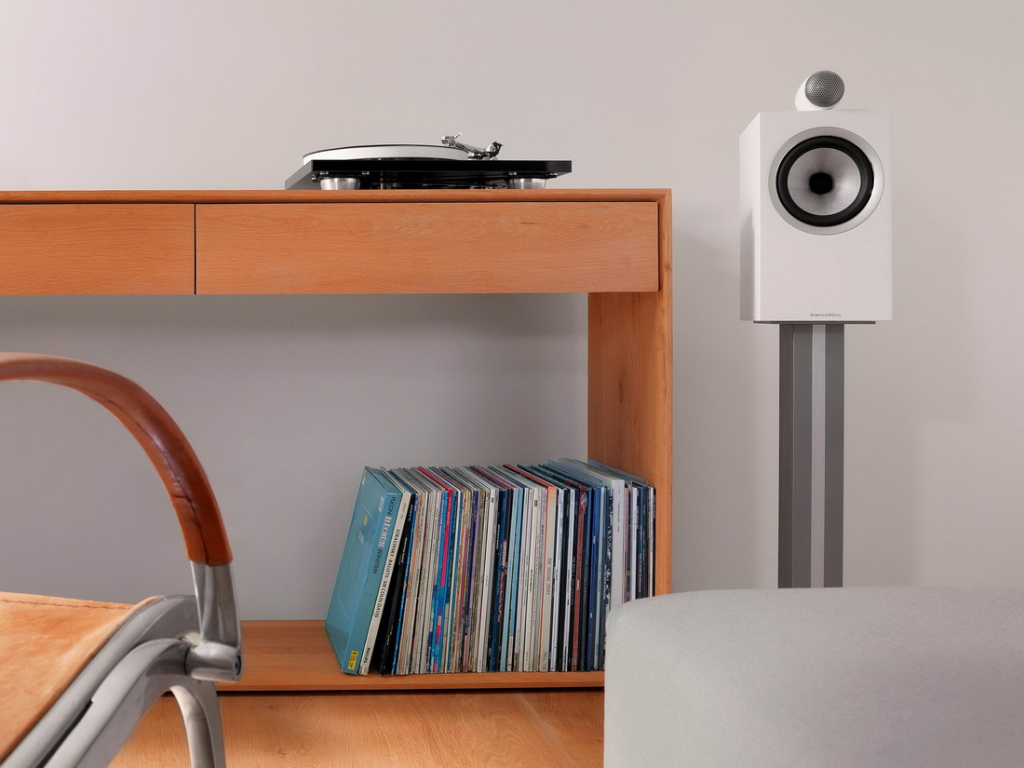 Bowers & Wilkins 705 S2 1.jpg