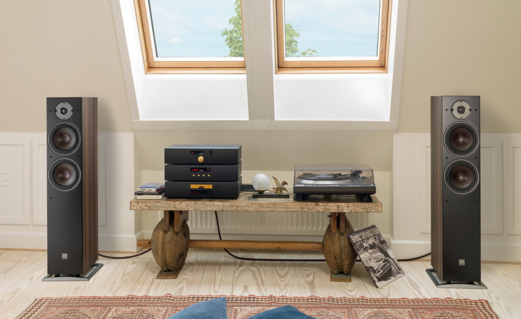 OBERON-7-Walnut-stereo.jpg