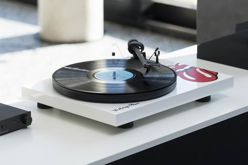 Pro-Ject Rolling Stones Recordplayer WH 7.jpg
