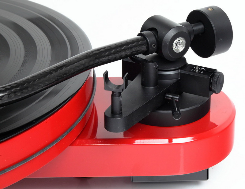 Pro-Ject RPM 1 Carbon red 2.jpg