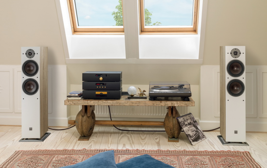 OBERON-7-Light-Oak-stereo.jpg