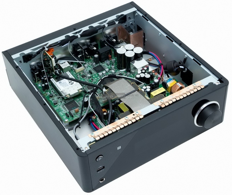 Denon-DRA-100-inside-3_big.jpg