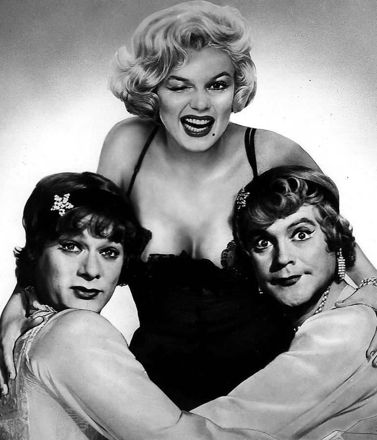 Some like it older. В джазе только девушки (1959). Тони кертис в джазе только. Мэрилин монро в джазе только девушки. В джазе только девушки афиша.