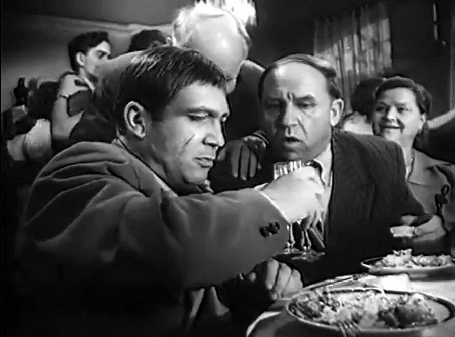 Жизнь прошла мимо. Жизнь прошла мимо 1958. Жизнь прошла мимо фильм 1959 кадры. Афиша жизнь прошла мимо 1958. Обложка для двд жизнь прошла мимо 1958.
