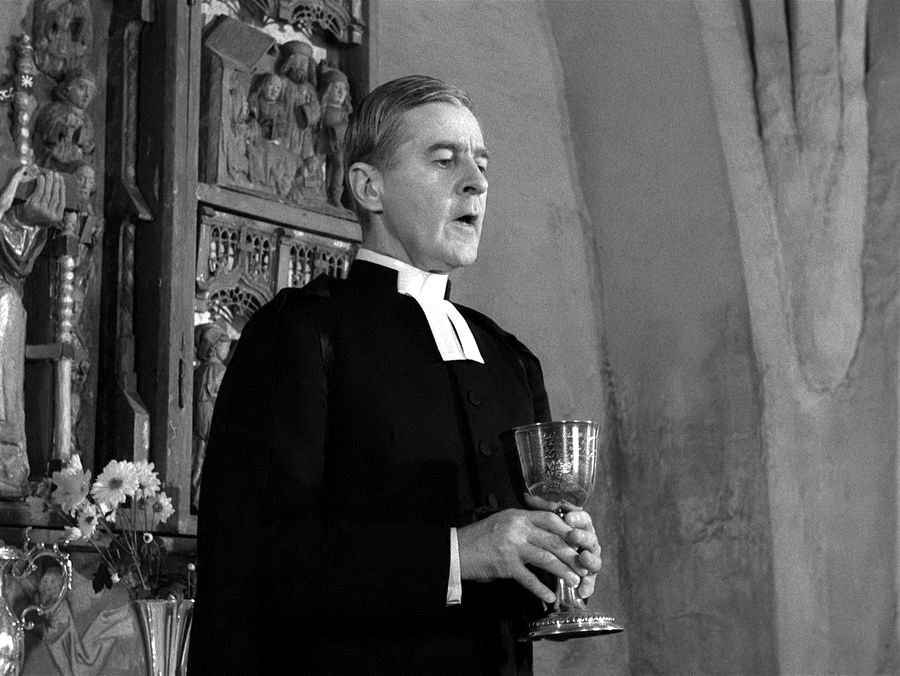 октябрь он волю осени исполнит -. багряный пряный. сущ + прич оборот. багряный причастие. словосочетание с ярко багровый.