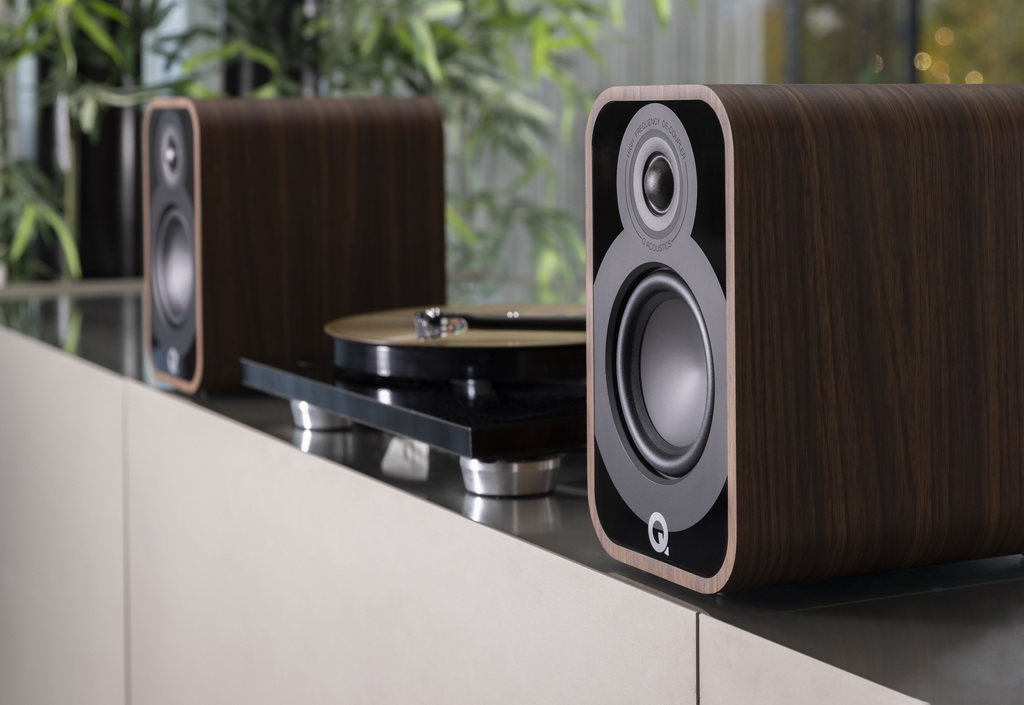 Q Acoustics 5010_rosewood_lifestyle.1.jpg