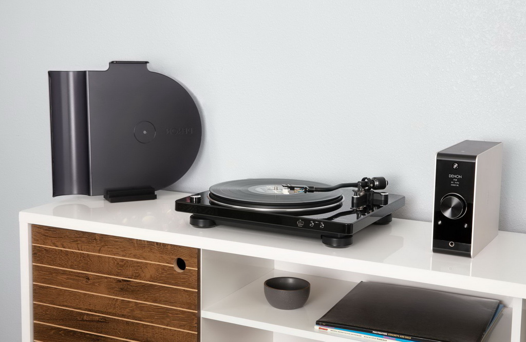 Denon_Turntable_450USB_Lifestyle_002-web.jpg