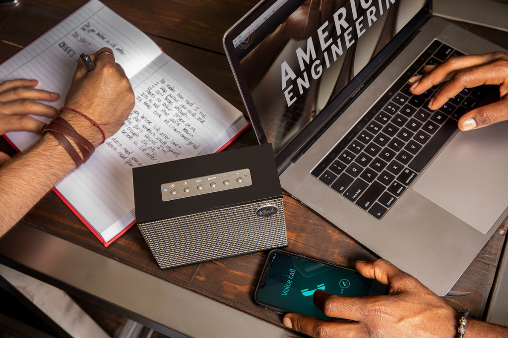 Klipsch_Heritage_Groove_Lifestyle_44.jpg