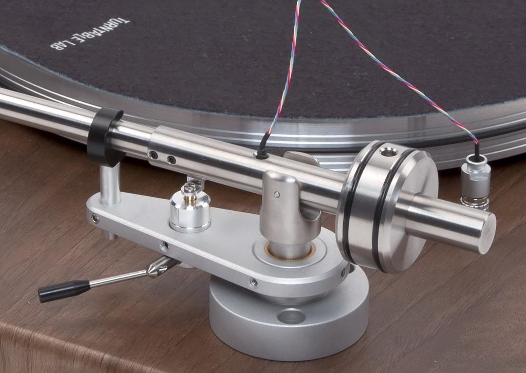 vpi-playerturntable-walnut-tonearm_1800x.jpg