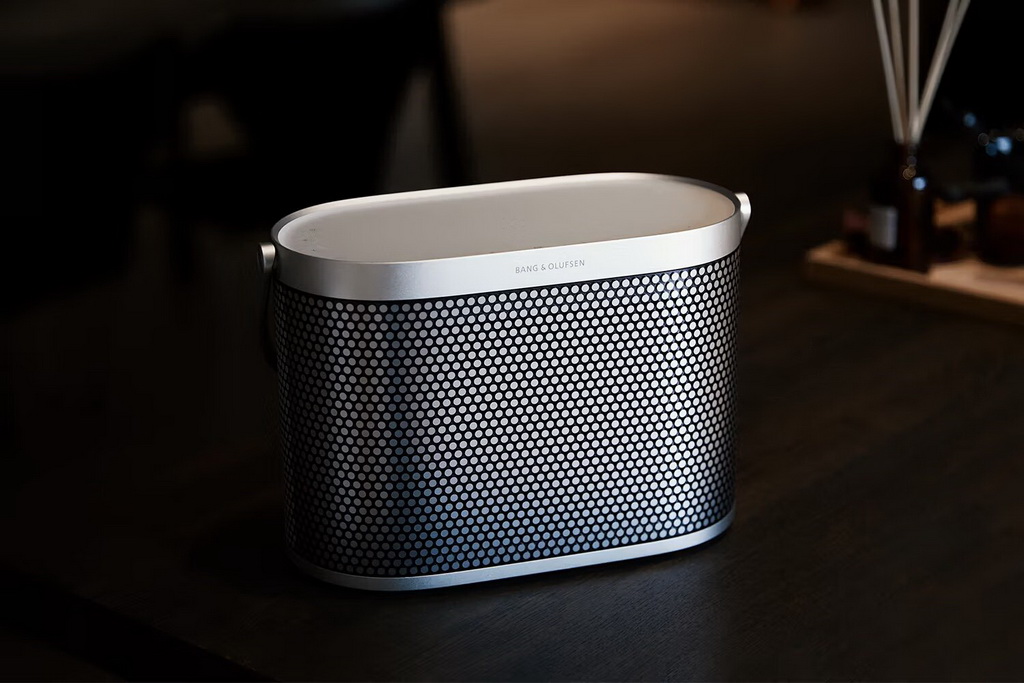 https___hypebeast.com_image_2023_10_bang-olufsen-introduces-all-metal-beosound-a5-spaced-aluminium-speaker-01.jpg