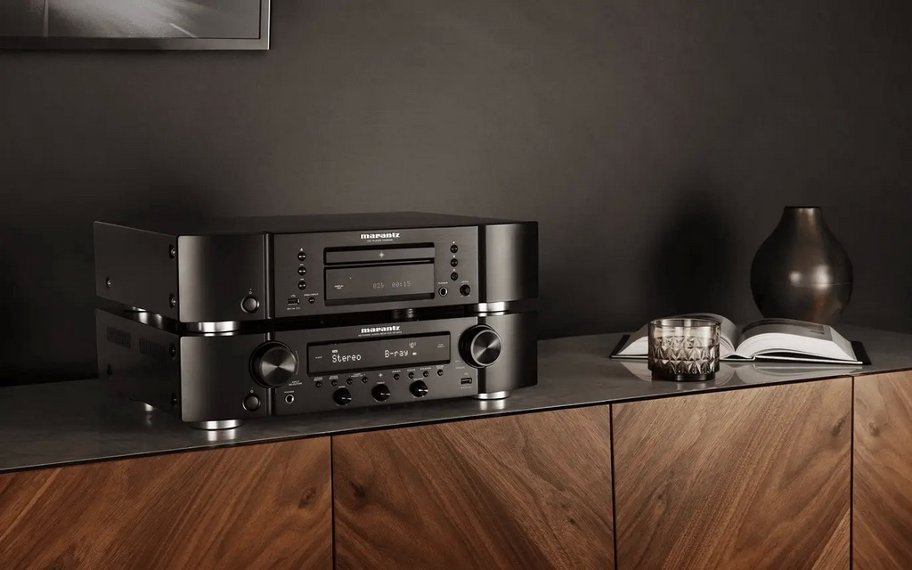 marantz_nr_1200_cd6006_lifestyle_product_gallery_3-e1659187164972.jpg