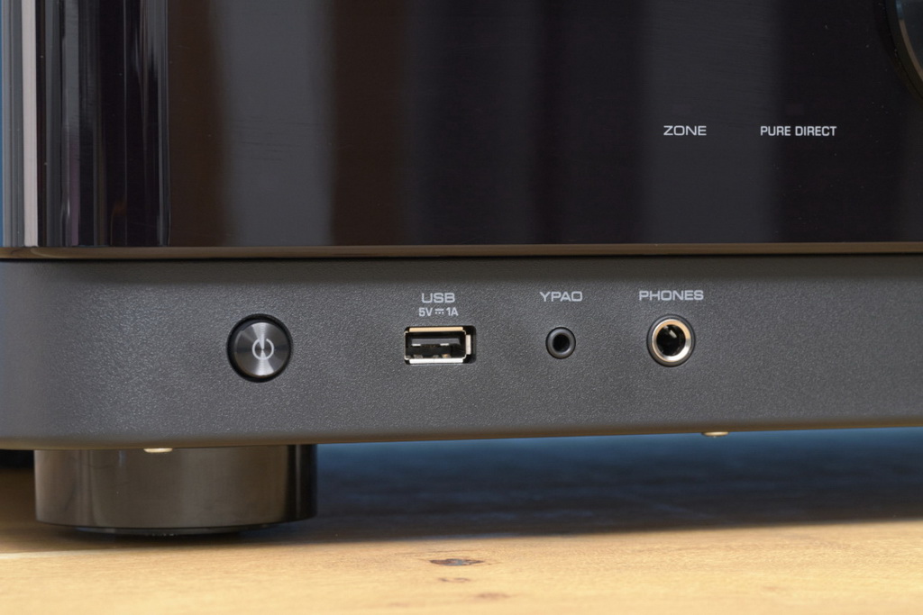 yamaha-rx-v6a-detail-on-off-usb-ypao-phones-1080x720.jpg