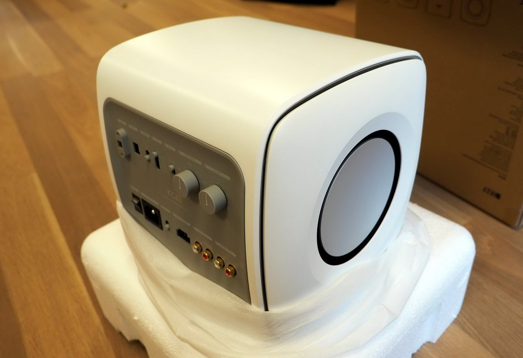 KEF-KC62-unboxing-3-scaled-1.jpg