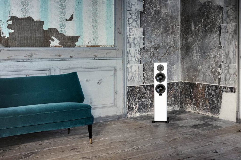 Dynaudio Xeo 30 lifestyle 2.jpg