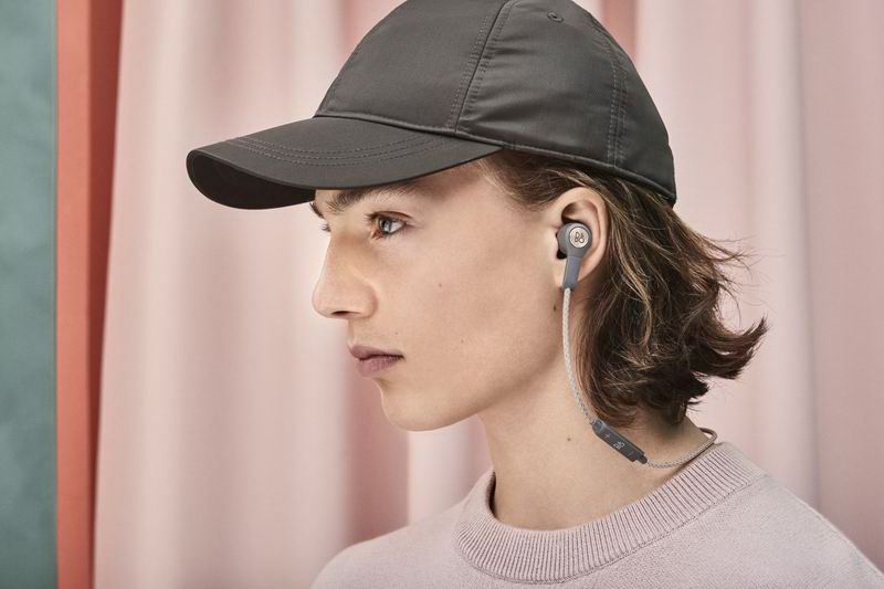 Bang & Olufsen BeoPlay H5 1.jpg