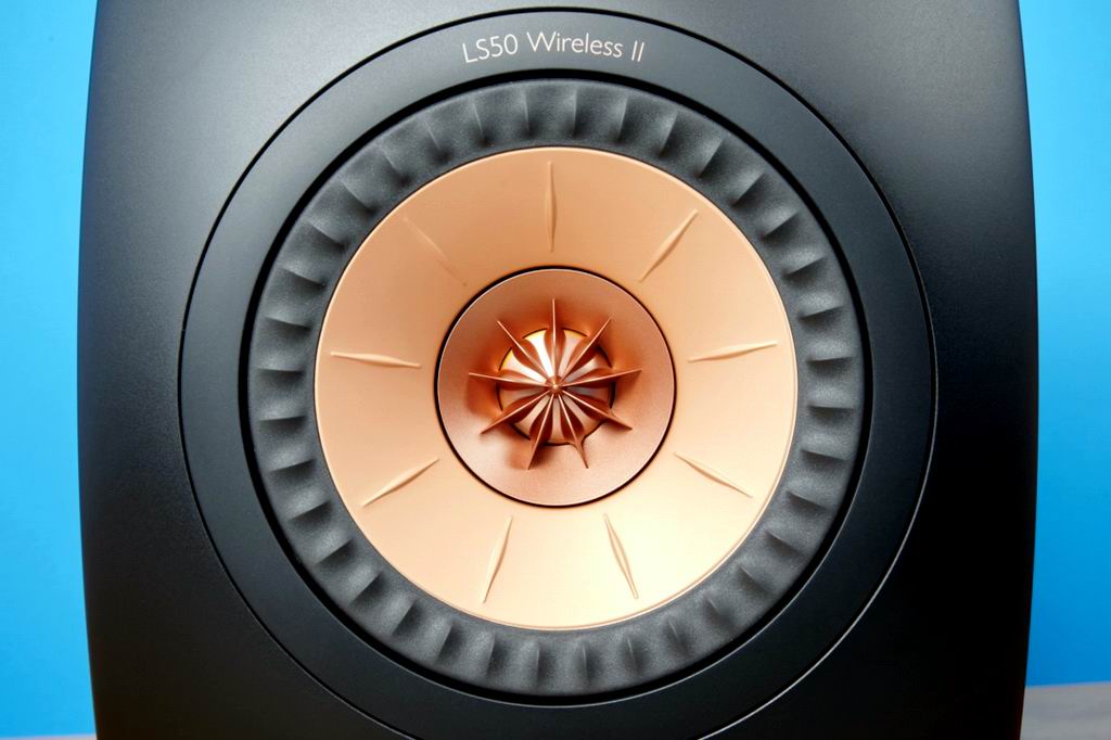 kef-ls50-detail-frontal-1080x719.jpg