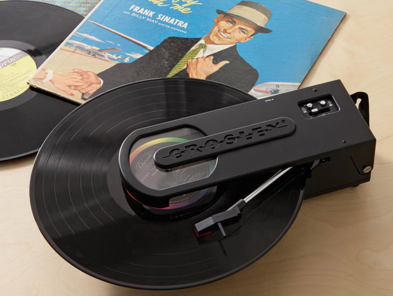 Crosley Revolution CR6002A.jpg