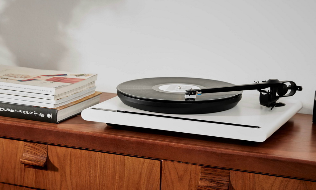 main-attessa-turntable-product-lifestyle.jpg