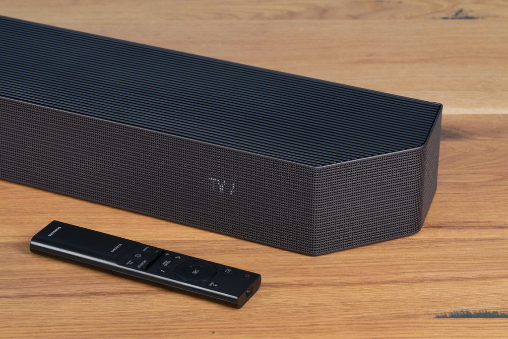 samsung-q990f-soundbar-display-fernbedienung-1080x720.jpg