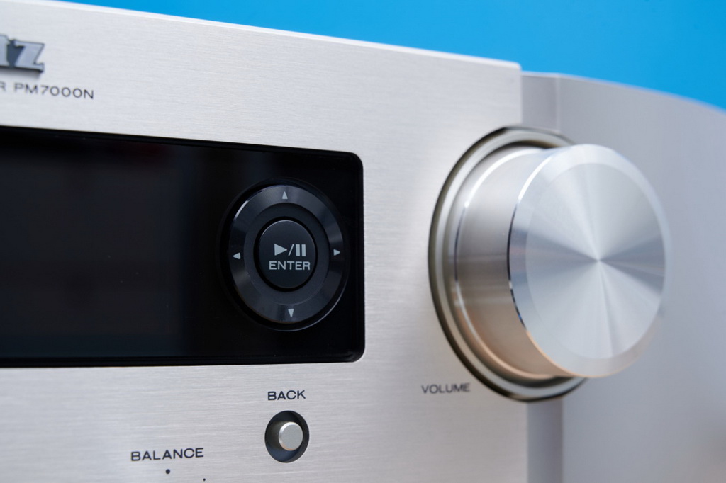 marantz-pm7000n-detail-bedienung-front-1080x719.jpg