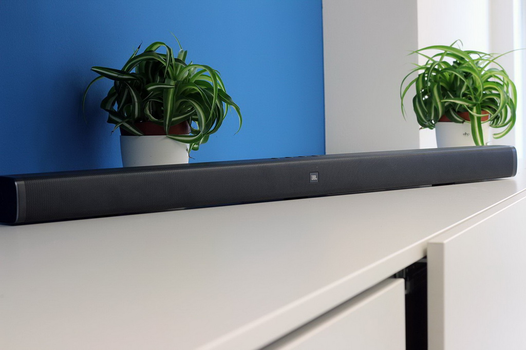 jbl bar 3.1 lifestyle 5.jpg