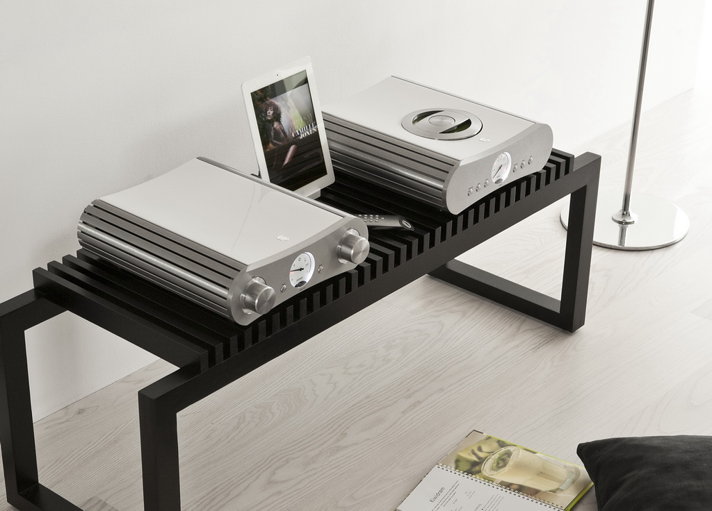 Gato Audio CDD-1 High Gloss Black 26.jpg