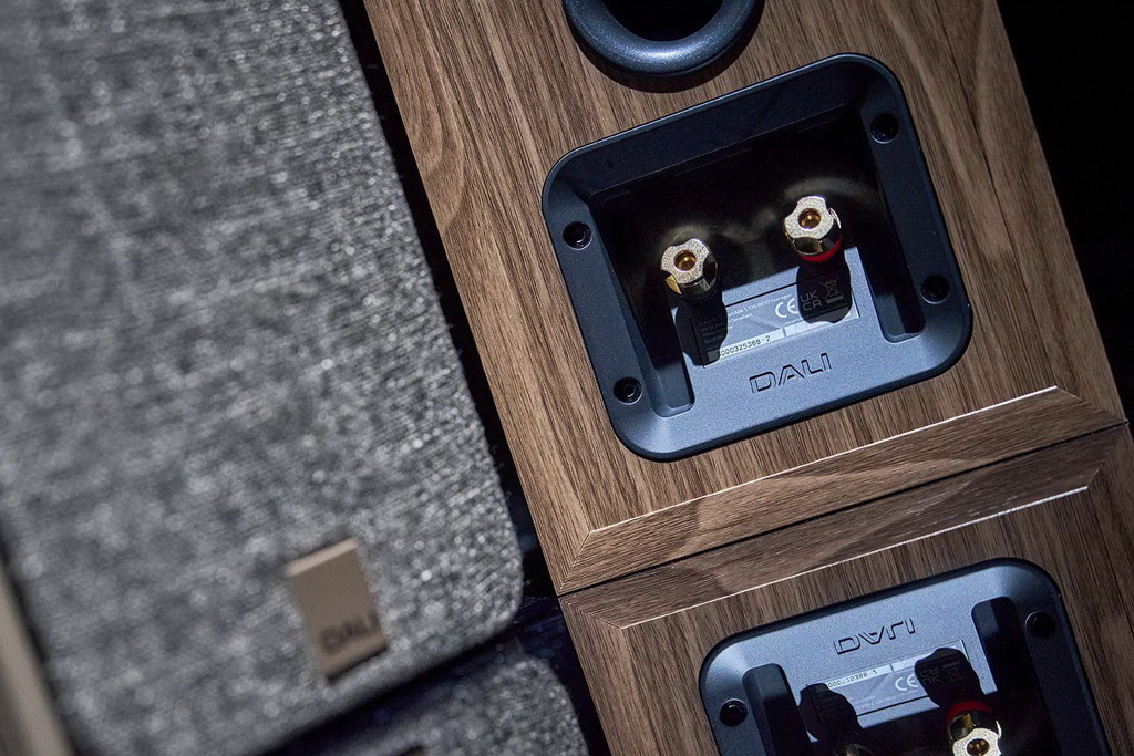 dali sonik 3 walnut 6.jpg