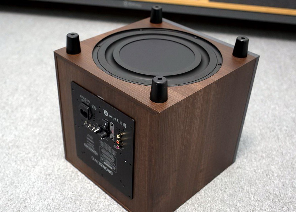 Monitor-Audio-Bronze-W10-02.jpg