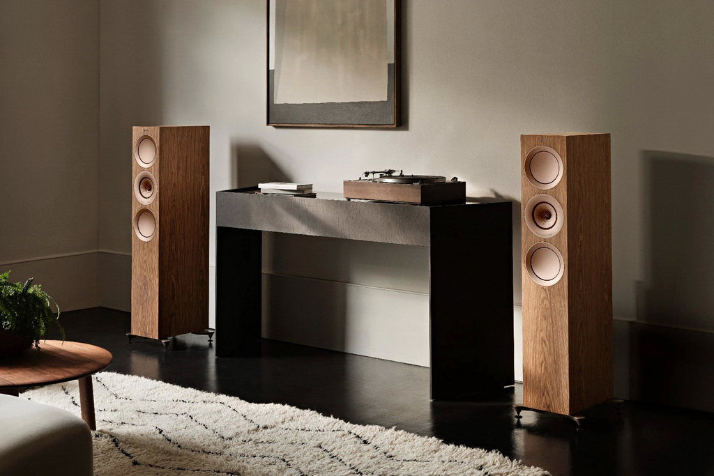 kef-r-series-r7-speaker-walnut-lifestyle-02.jpg