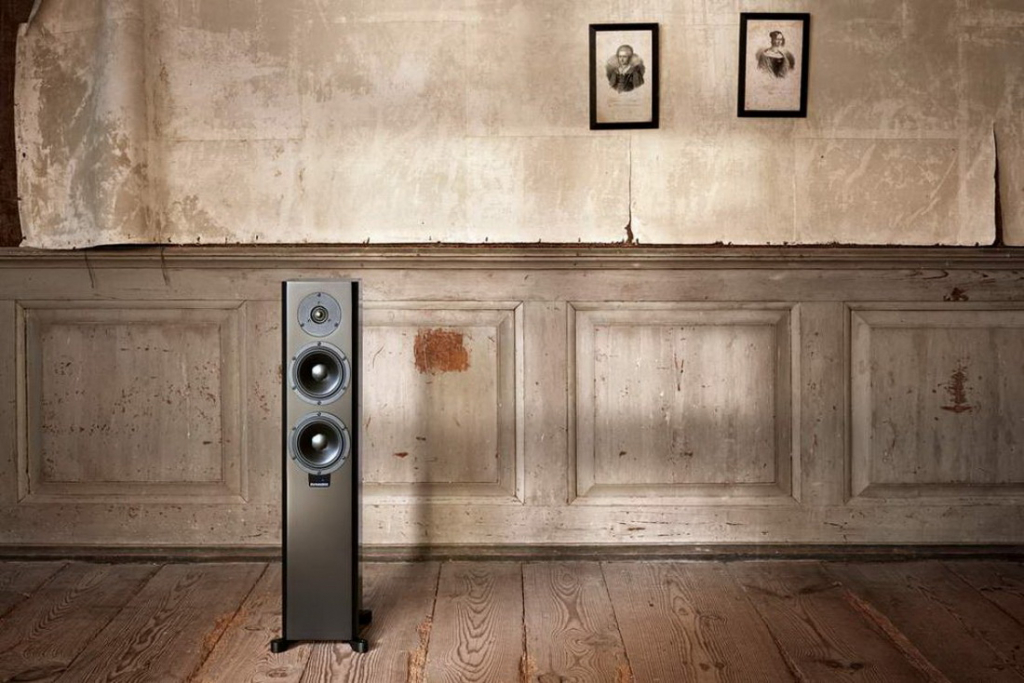 Dynaudio Xeo 30 lifestyle 3.jpg