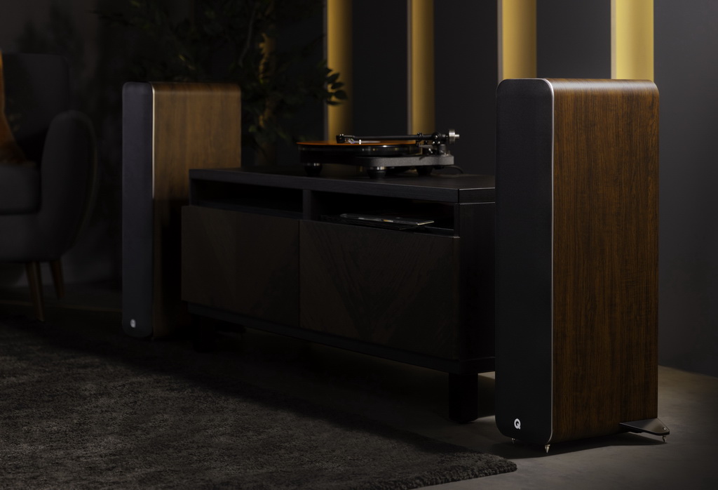 Q Acoustics M40 walnut with turntable.1.jpg