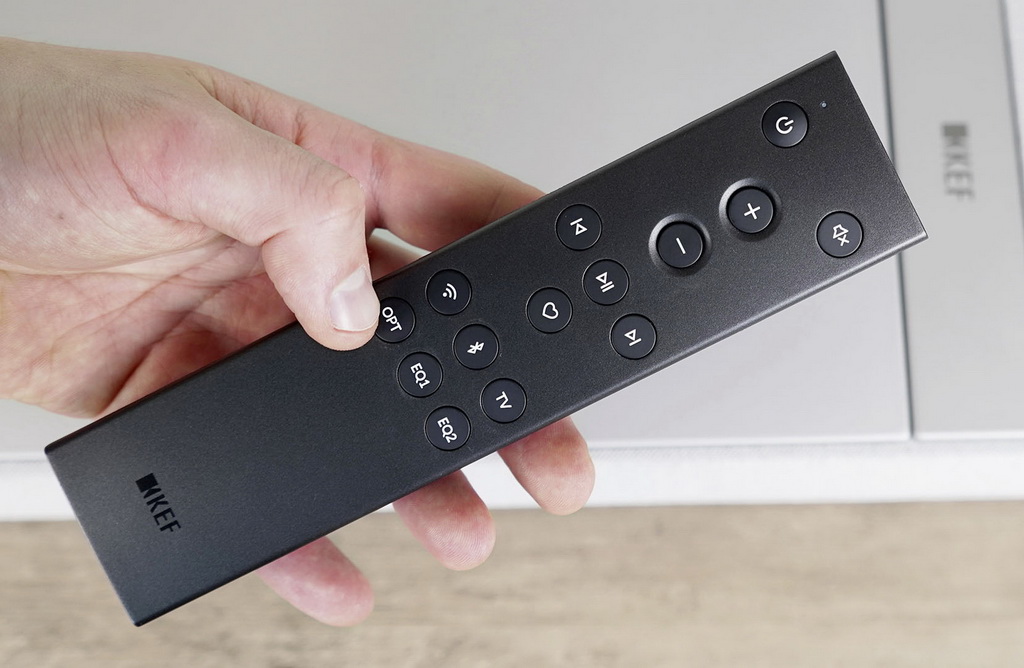 KEF_XIO-Soundbar_Fernbedienung.jpg