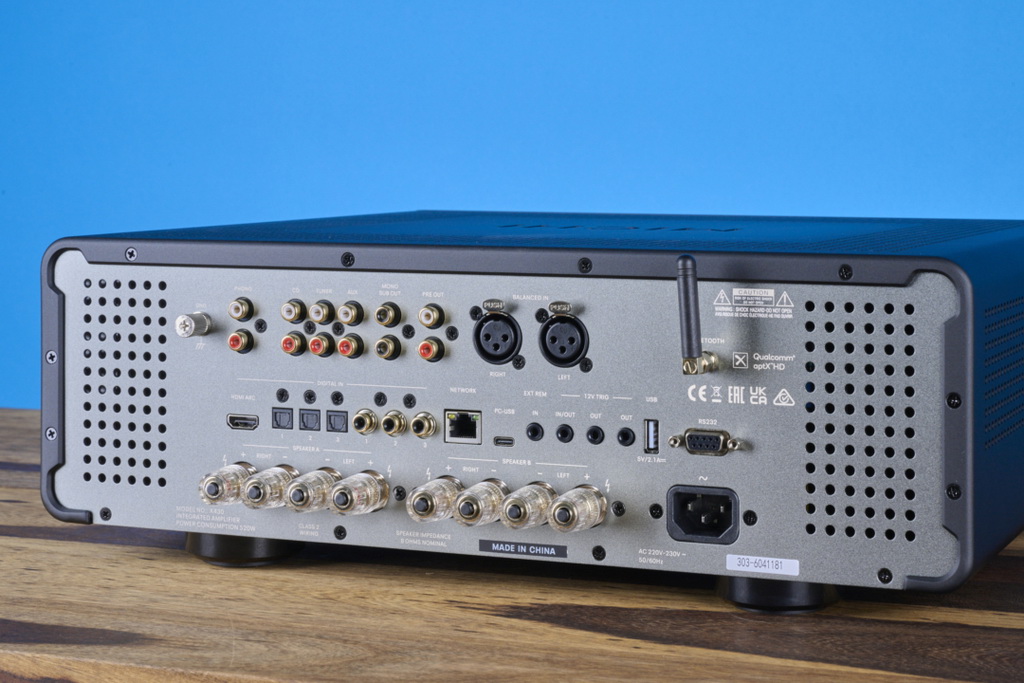 rotel-michi-x4300-rueckseite-schraeg-1080x720.jpg
