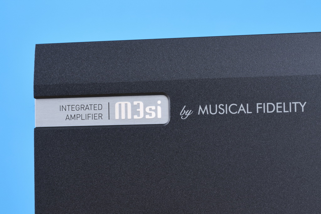 musical-fidelity-m3si-front-logo-2048x1365.jpg