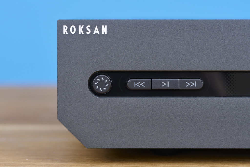 roksan-attessa-streaming-amplifier-front-links-2048x1365.jpg
