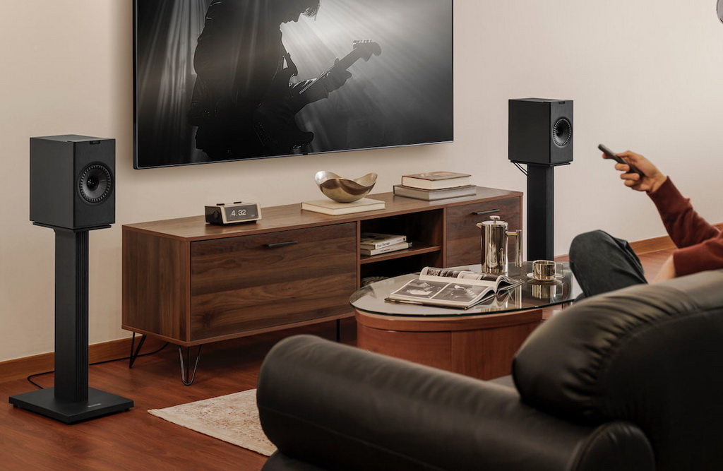 kef-coda-w-dark-titanium-lifestyle.jpg