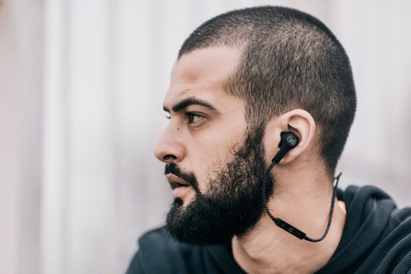 Bang & Olufsen BeoPlay H5 2.jpg