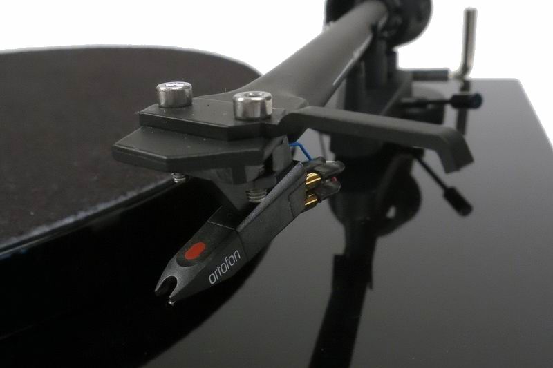 Pro-Ject Essential III bl 51.jpg