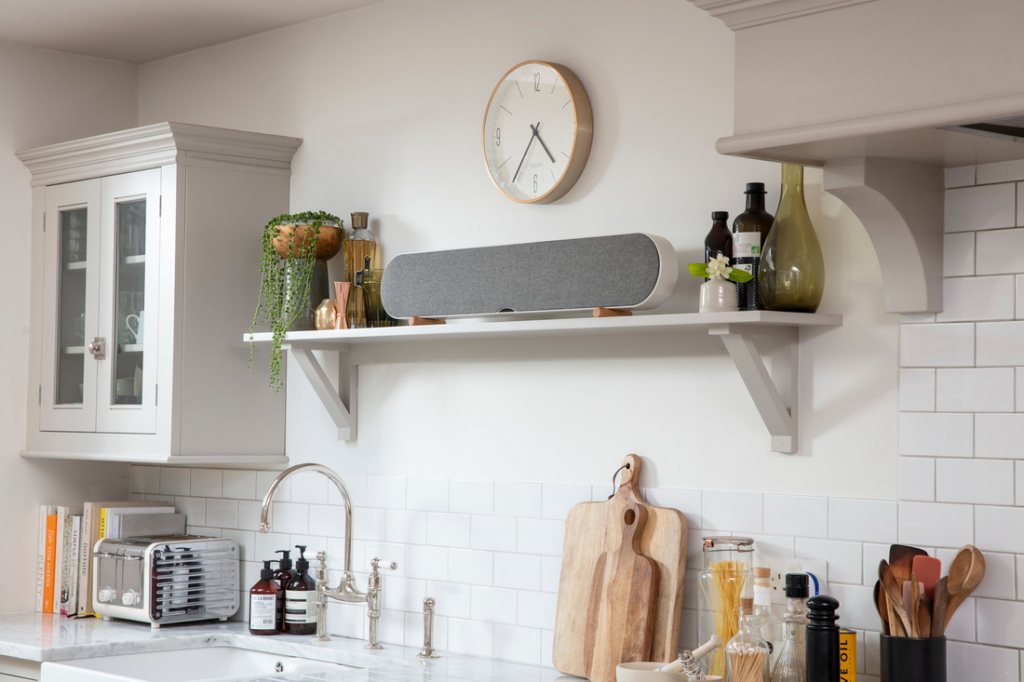 KATCH-ONE-Mountain-White-Kitchen-shelf-angle.jpg