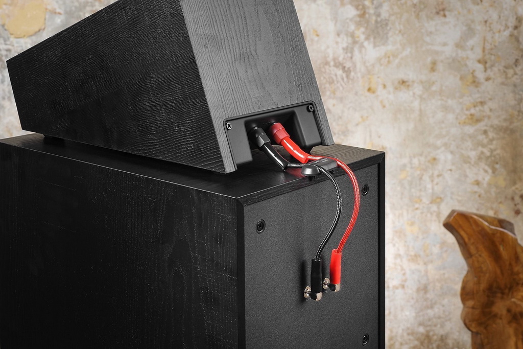 Reference R-600F 9.jpg