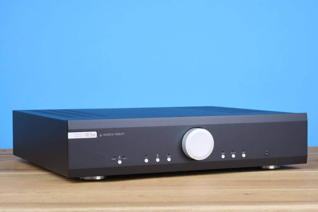musical-fidelity-m3si-schraeg-links-2048x1365.jpg