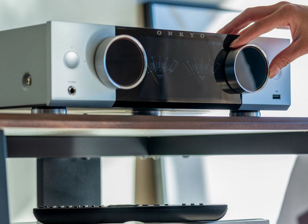 Onkyo-Muse-Y-50-Design-Hand.jpg