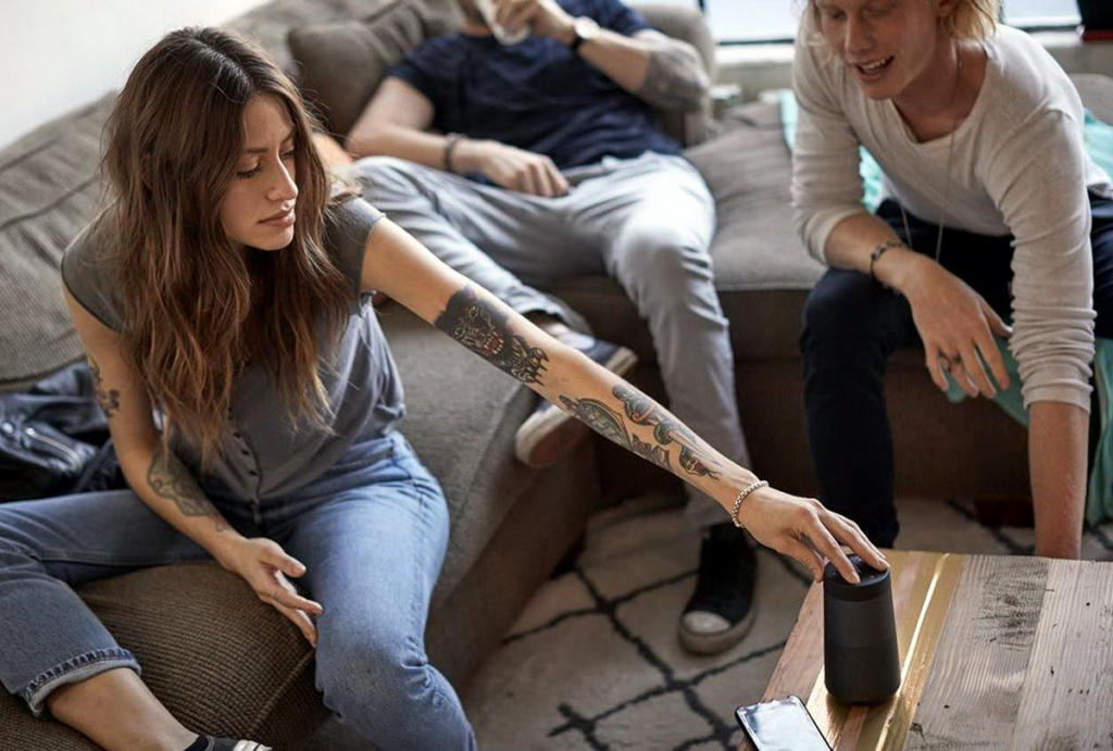 Bose SoundLink Revolve lifestyle 2.jpg