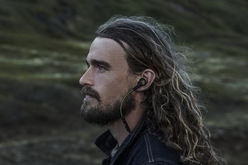 Bang & Olufsen BeoPlay H5 4.jpg