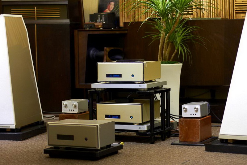 FM Acoustics FM 1811 4.jpg