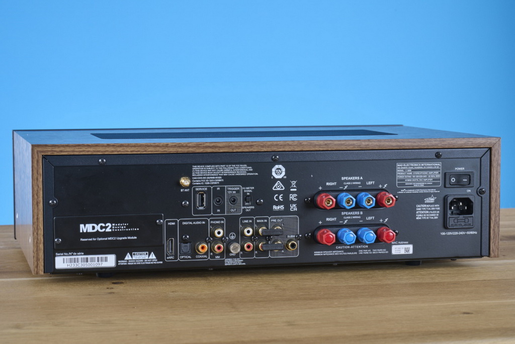 nad-c-3050-rueckseite-schraeg-1080x720.jpg