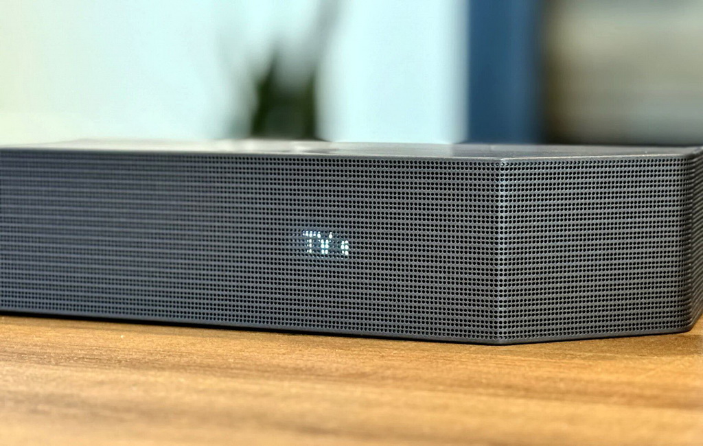 Soundbar Q990F Display.jpg
