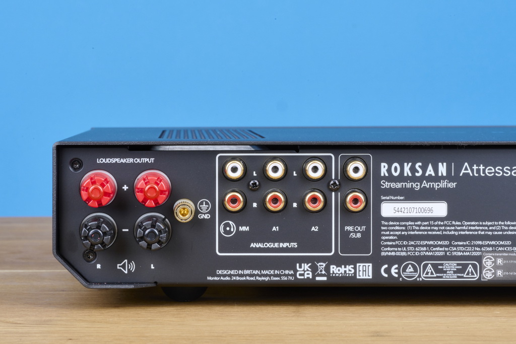 roksan-attessa-streaming-amplifier-rueckseite-links-2048x1365.jpg