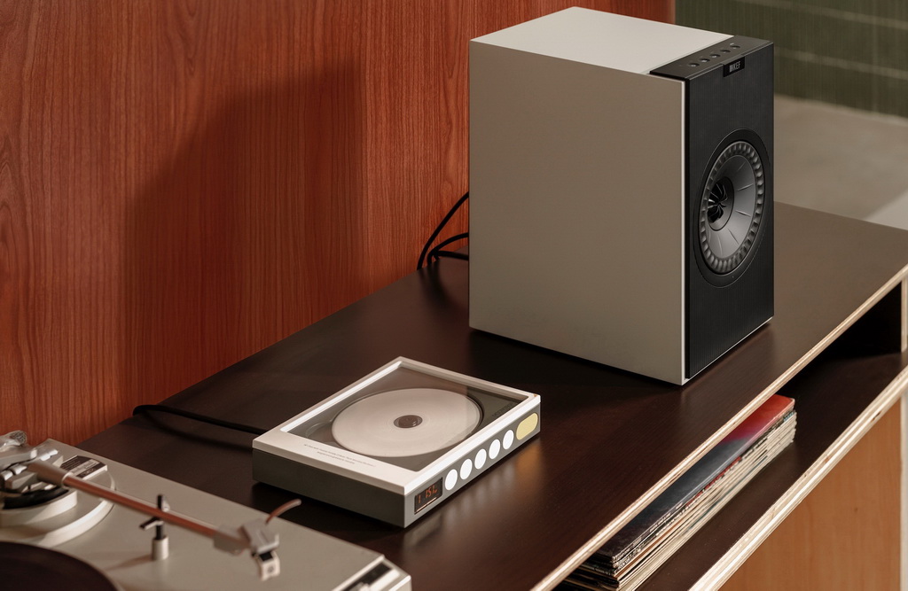 kef_coda_w_cd_vinyl.jpg