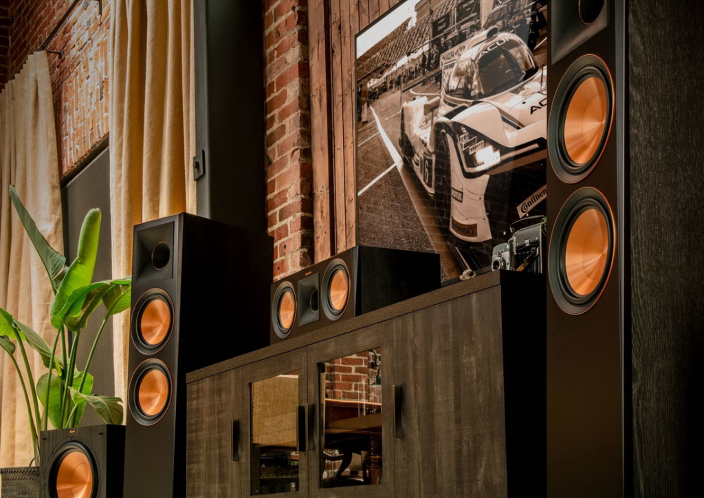 Klipsch_Reference_Premeire_Lifestyle_38.jpg